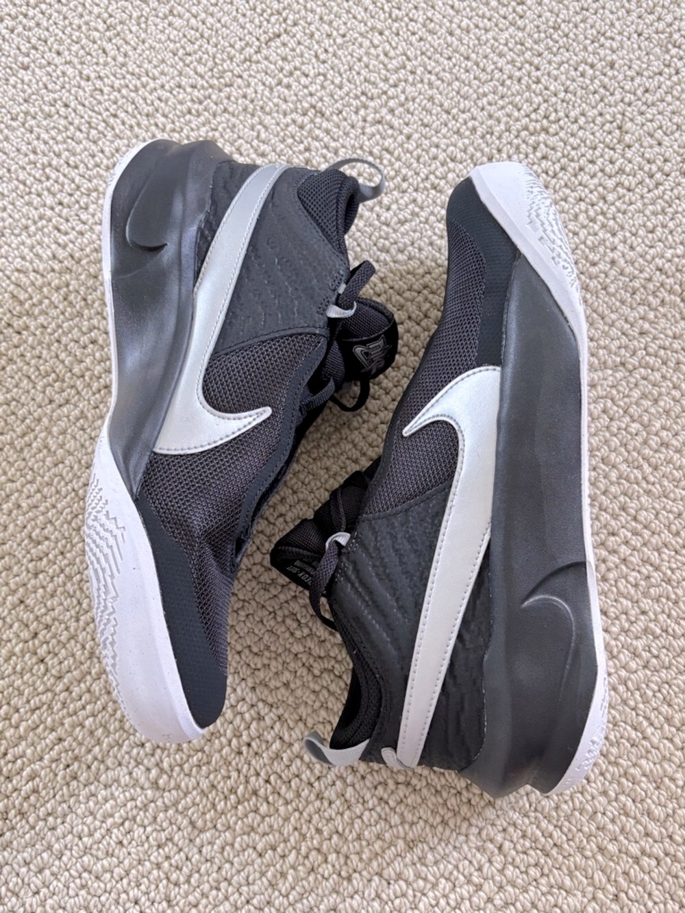 New Nike Black and White Team Hustle D Performance Basketball Shoes